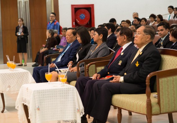 นักศึกษาเข้าร่วมงานพิธีมอบรางวัลยอดเยี่ยม ทุนการศึกษาบุคคลและองค์กรดีเด่นทางวิทยาศาสตร์ ประจำปีที่ 48 พ.ศ.2558