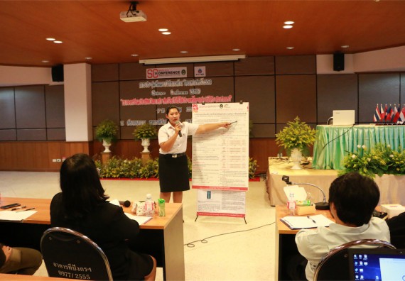 การนำเสนอโปสเตอร์ของนักศึกษาในงานประชุมวิชาการด้านวิทยาศาสตร์ 2559