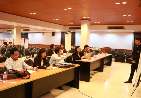 การนำเสนอโปสเตอร์ของนักศึกษาในงานประชุมวิชาการด้านวิทยาศาสตร์ 2559