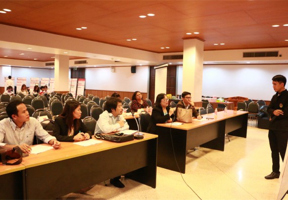 การนำเสนอโปสเตอร์ของนักศึกษาในงานประชุมวิชาการด้านวิทยาศาสตร์ 2559