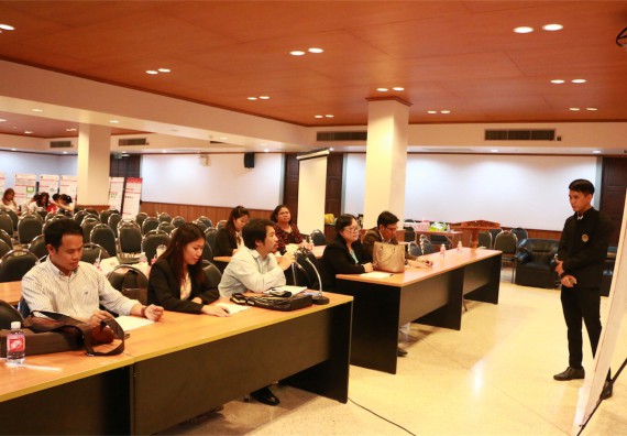 การนำเสนอโปสเตอร์ของนักศึกษาในงานประชุมวิชาการด้านวิทยาศาสตร์ 2559