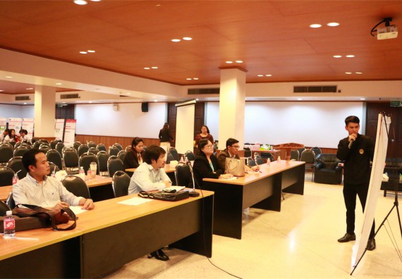 การนำเสนอโปสเตอร์ของนักศึกษาในงานประชุมวิชาการด้านวิทยาศาสตร์ 2559