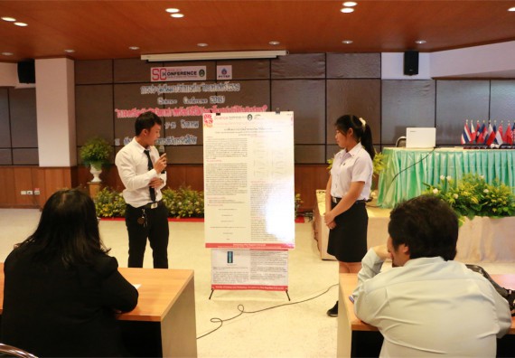 การนำเสนอโปสเตอร์ของนักศึกษาในงานประชุมวิชาการด้านวิทยาศาสตร์ 2559