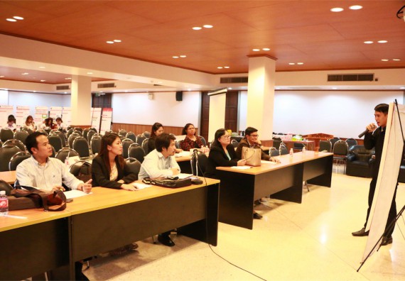 การนำเสนอโปสเตอร์ของนักศึกษาในงานประชุมวิชาการด้านวิทยาศาสตร์ 2559