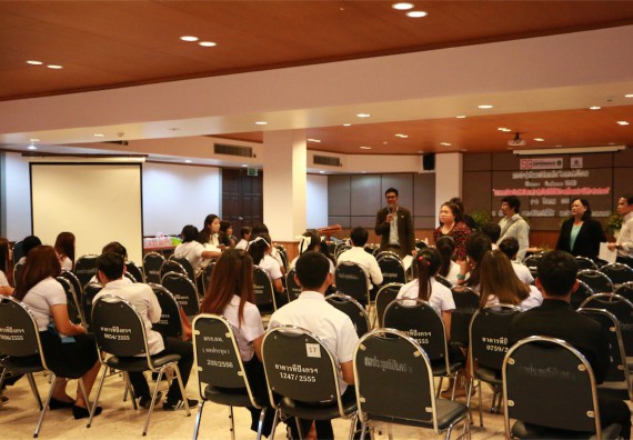 การนำเสนอโปสเตอร์ของนักศึกษาในงานประชุมวิชาการด้านวิทยาศาสตร์ 2559