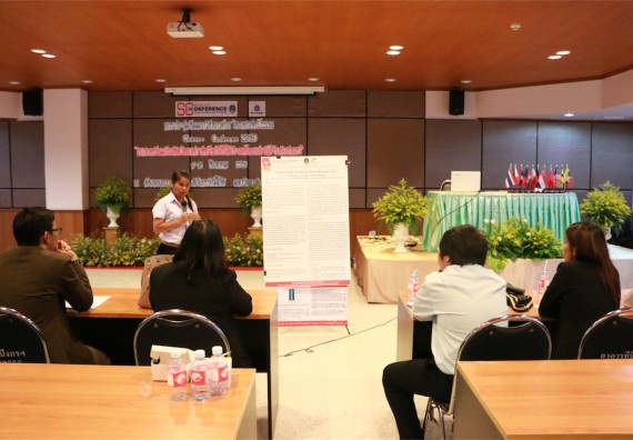 การนำเสนอโปสเตอร์ของนักศึกษาในงานประชุมวิชาการด้านวิทยาศาสตร์ 2559