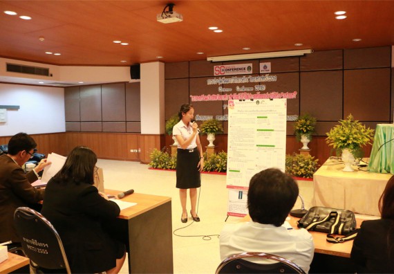 การนำเสนอโปสเตอร์ของนักศึกษาในงานประชุมวิชาการด้านวิทยาศาสตร์ 2559