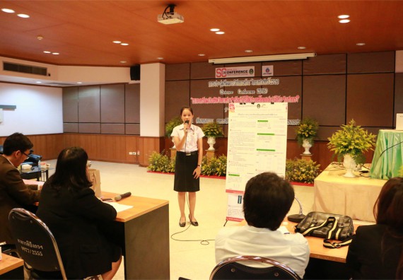 การนำเสนอโปสเตอร์ของนักศึกษาในงานประชุมวิชาการด้านวิทยาศาสตร์ 2559