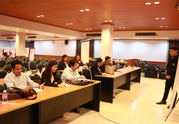 การนำเสนอโปสเตอร์ของนักศึกษาในงานประชุมวิชาการด้านวิทยาศาสตร์ 2559