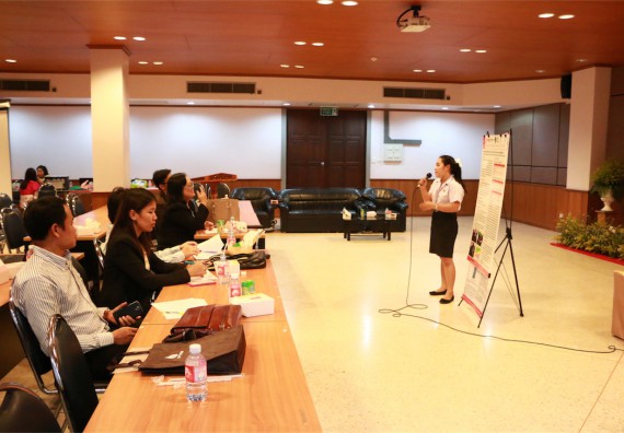 การนำเสนอโปสเตอร์ของนักศึกษาในงานประชุมวิชาการด้านวิทยาศาสตร์ 2559