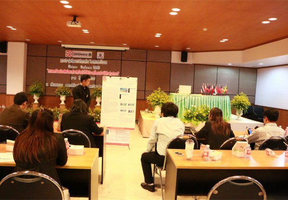 การนำเสนอโปสเตอร์ของนักศึกษาในงานประชุมวิชาการด้านวิทยาศาสตร์ 2559