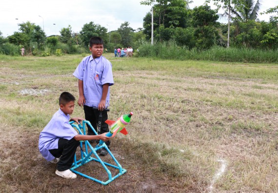 การแข่งขันจรวดขวดน้ำ ระดับมัธยมศึกษาปีที่ 1-3
