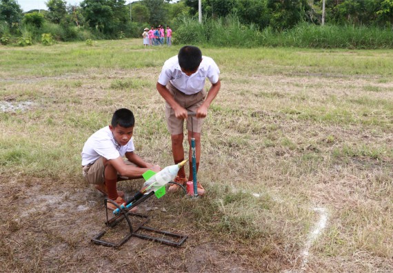 การแข่งขันจรวดขวดน้ำ ระดับมัธยมศึกษาปีที่ 1-3