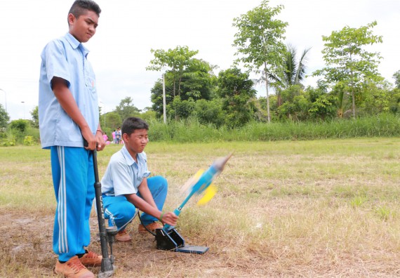การแข่งขันจรวดขวดน้ำ ระดับมัธยมศึกษาปีที่ 1-3