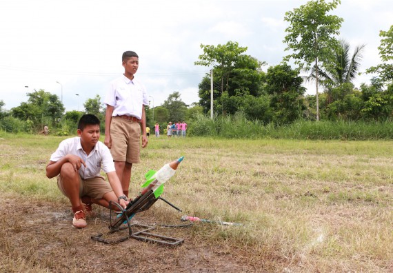 การแข่งขันจรวดขวดน้ำ ระดับมัธยมศึกษาปีที่ 1-3