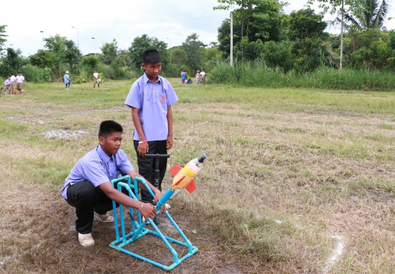 การแข่งขันจรวดขวดน้ำ ระดับมัธยมศึกษาปีที่ 1-3
