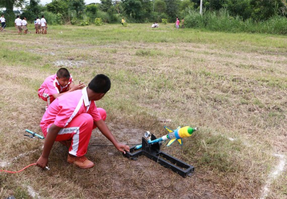 การแข่งขันจรวดขวดน้ำ ระดับมัธยมศึกษาปีที่ 1-3