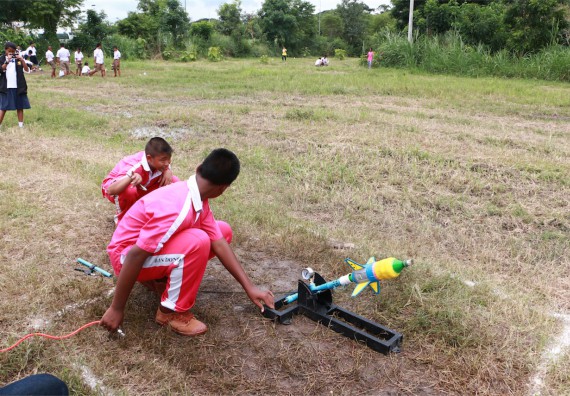 การแข่งขันจรวดขวดน้ำ ระดับมัธยมศึกษาปีที่ 1-3