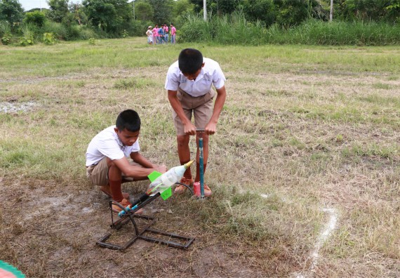 การแข่งขันจรวดขวดน้ำ ระดับมัธยมศึกษาปีที่ 1-3