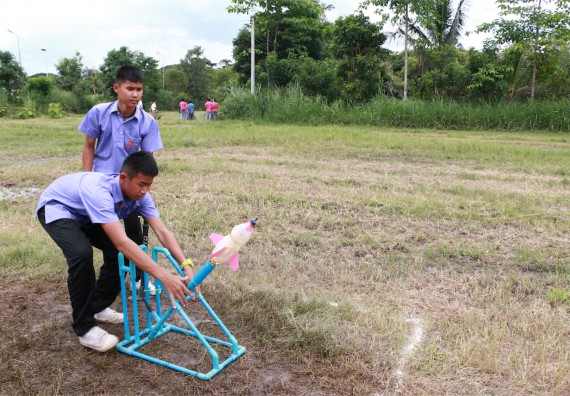 การแข่งขันจรวดขวดน้ำ ระดับมัธยมศึกษาปีที่ 1-3