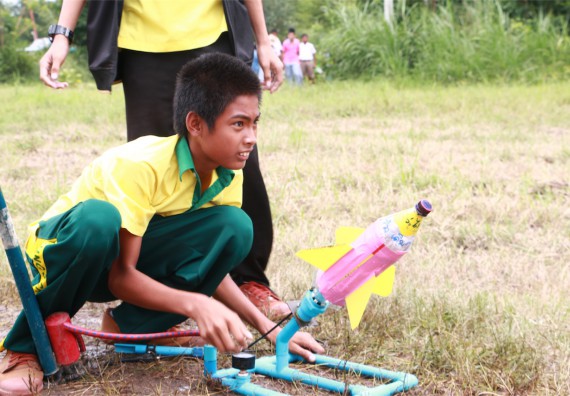 การแข่งขันจรวดขวดน้ำ ระดับมัธยมศึกษาปีที่ 1-3