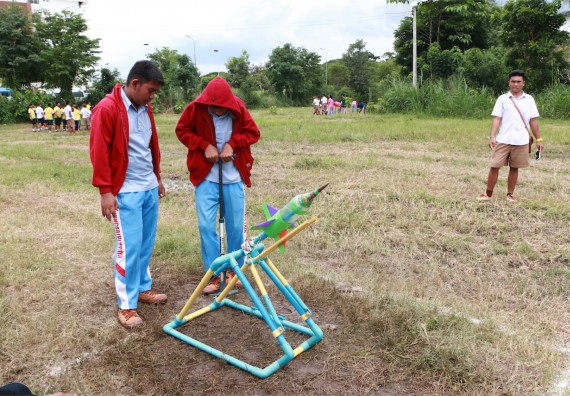 การแข่งขันจรวดขวดน้ำ ระดับมัธยมศึกษาปีที่ 1-3