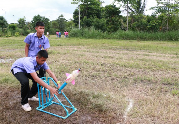 การแข่งขันจรวดขวดน้ำ ระดับมัธยมศึกษาปีที่ 1-3