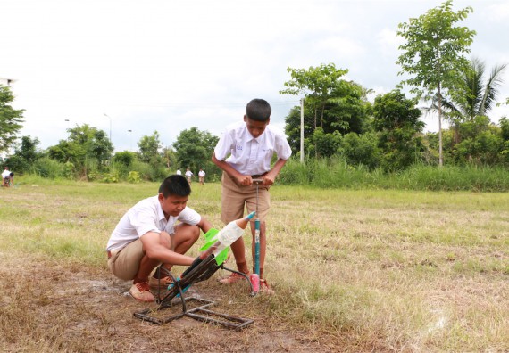 การแข่งขันจรวดขวดน้ำ ระดับมัธยมศึกษาปีที่ 1-3