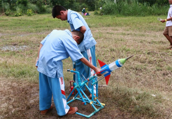 การแข่งขันจรวดขวดน้ำ ระดับมัธยมศึกษาปีที่ 1-3
