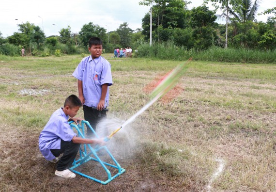 การแข่งขันจรวดขวดน้ำ ระดับมัธยมศึกษาปีที่ 1-3