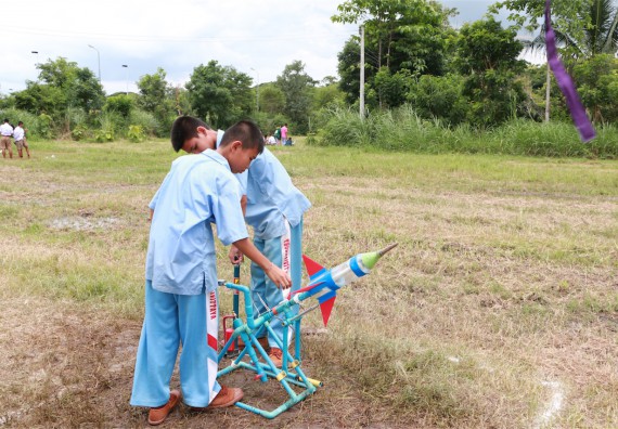 การแข่งขันจรวดขวดน้ำ ระดับมัธยมศึกษาปีที่ 1-3