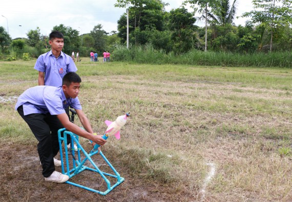 การแข่งขันจรวดขวดน้ำ ระดับมัธยมศึกษาปีที่ 1-3