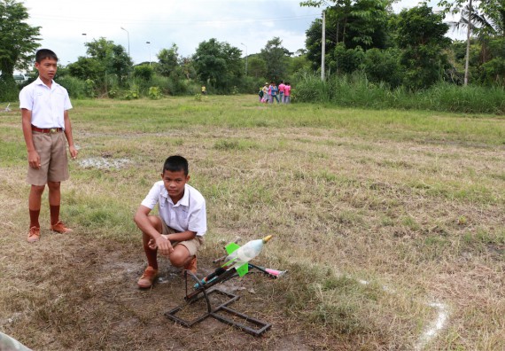 การแข่งขันจรวดขวดน้ำ ระดับมัธยมศึกษาปีที่ 1-3