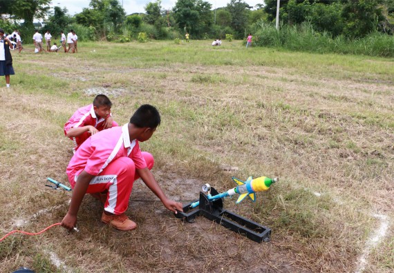 การแข่งขันจรวดขวดน้ำ ระดับมัธยมศึกษาปีที่ 1-3