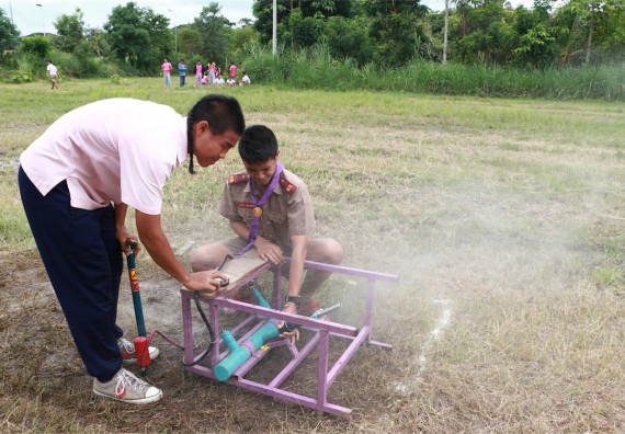 การแข่งขันจรวดขวดน้ำ ระดับมัธยมศึกษาปีที่ 1-3