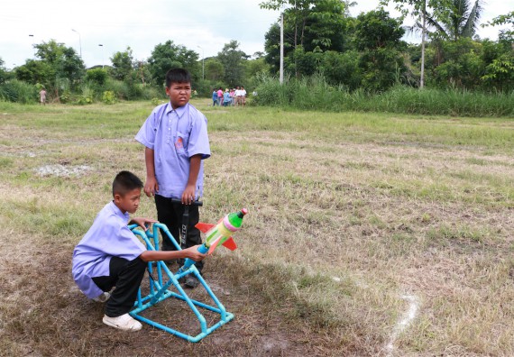 การแข่งขันจรวดขวดน้ำ ระดับมัธยมศึกษาปีที่ 1-3