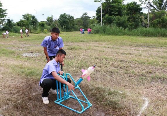 การแข่งขันจรวดขวดน้ำ ระดับมัธยมศึกษาปีที่ 1-3