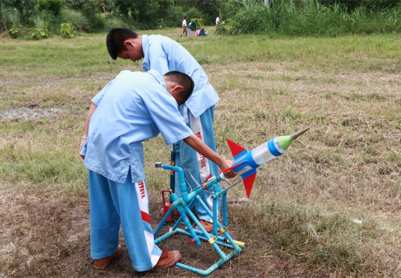 การแข่งขันจรวดขวดน้ำ ระดับมัธยมศึกษาปีที่ 1-3
