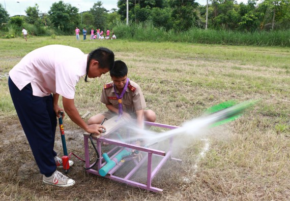 การแข่งขันจรวดขวดน้ำ ระดับมัธยมศึกษาปีที่ 1-3