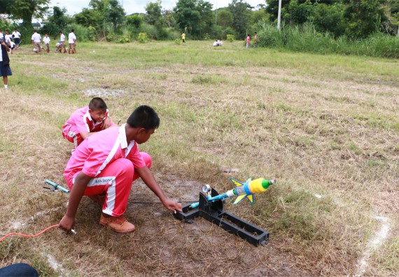 การแข่งขันจรวดขวดน้ำ ระดับมัธยมศึกษาปีที่ 1-3