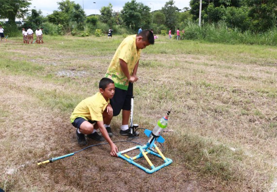 การแข่งขันจรวดขวดน้ำ ระดับมัธยมศึกษาปีที่ 1-3