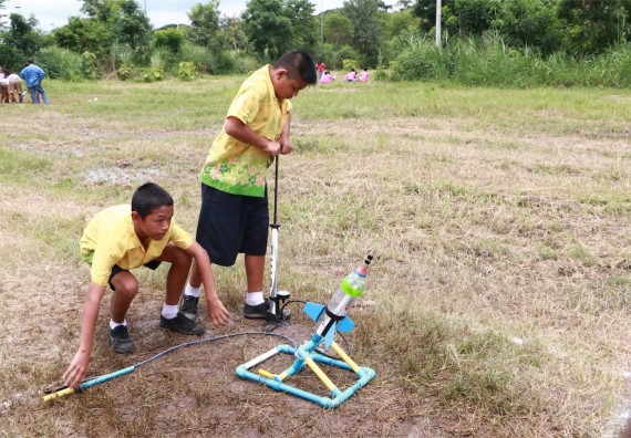 การแข่งขันจรวดขวดน้ำ ระดับมัธยมศึกษาปีที่ 1-3