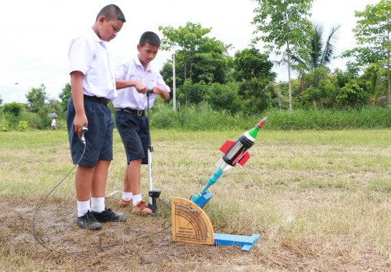 การแข่งขันจรวดขวดน้ำ ระดับมัธยมศึกษาปีที่ 1-3