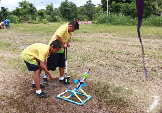 การแข่งขันจรวดขวดน้ำ ระดับมัธยมศึกษาปีที่ 1-3