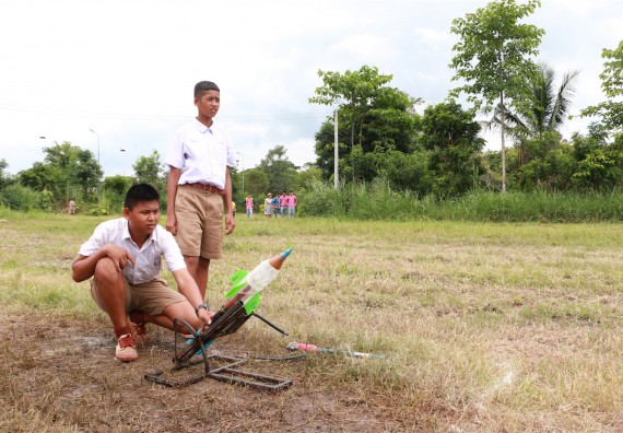 การแข่งขันจรวดขวดน้ำ ระดับมัธยมศึกษาปีที่ 1-3