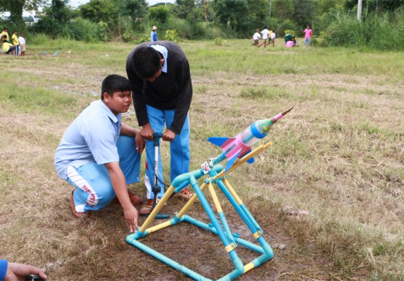 การแข่งขันจรวดขวดน้ำ ระดับมัธยมศึกษาปีที่ 1-3