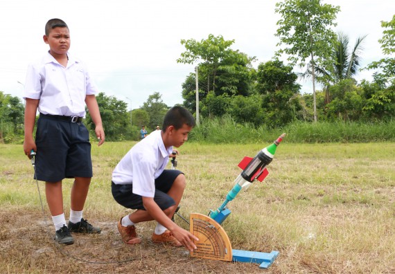 การแข่งขันจรวดขวดน้ำ ระดับมัธยมศึกษาปีที่ 1-3
