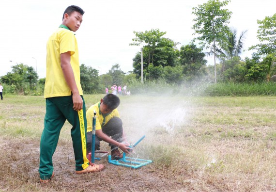 การแข่งขันจรวดขวดน้ำ ระดับมัธยมศึกษาปีที่ 1-3