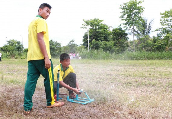 การแข่งขันจรวดขวดน้ำ ระดับมัธยมศึกษาปีที่ 1-3