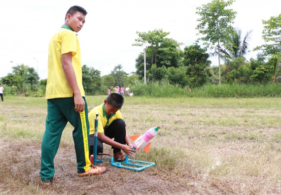 การแข่งขันจรวดขวดน้ำ ระดับมัธยมศึกษาปีที่ 1-3